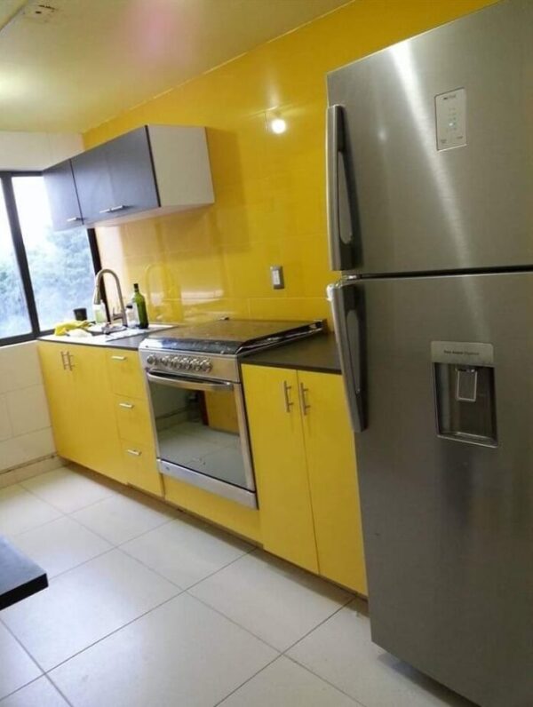 Cocina amarilla de PVC